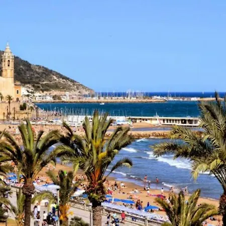 Hola! - By The * Sitges